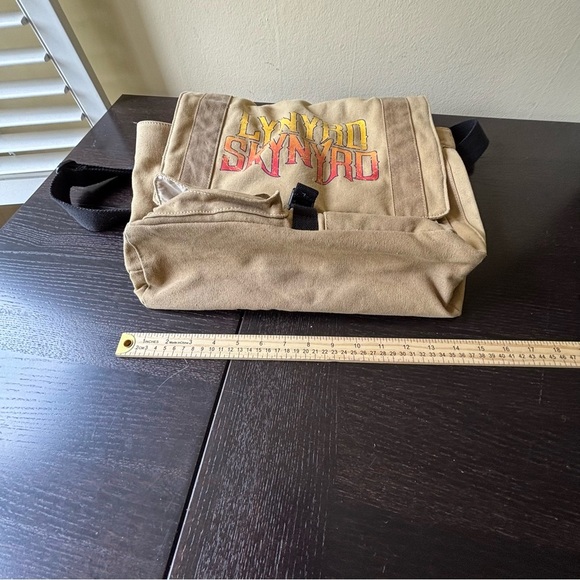 Lynyrd Skynyrd Leonard Skinard cream, Mesenger side body bag - Picture 13 of 13